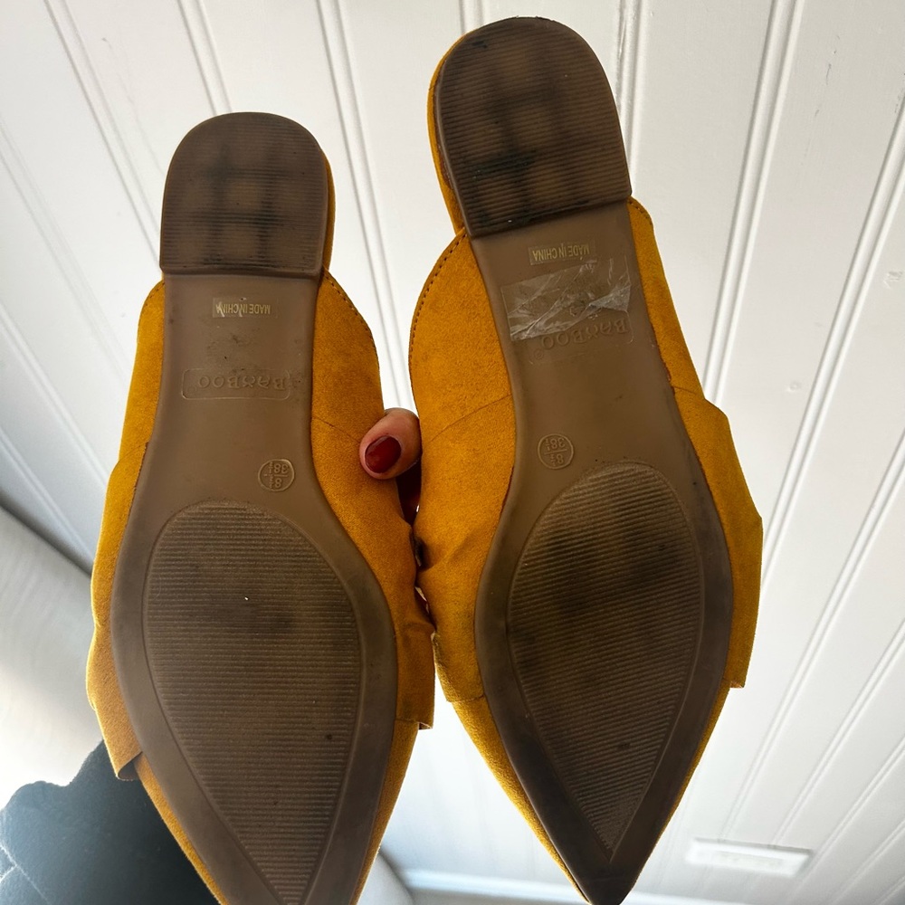 BAMBOO 8 1/2 Women’s Mustard Yellow Slip On Bow Pointed Mules Flats - Picture 6 of 6